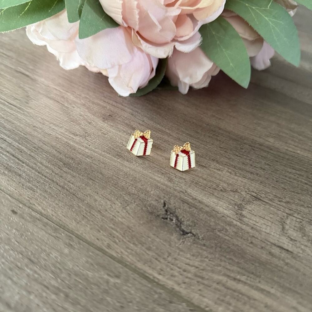 New Francesca's Christmas Presents Gift Stud‎ Earrings - Picture 2 of 4